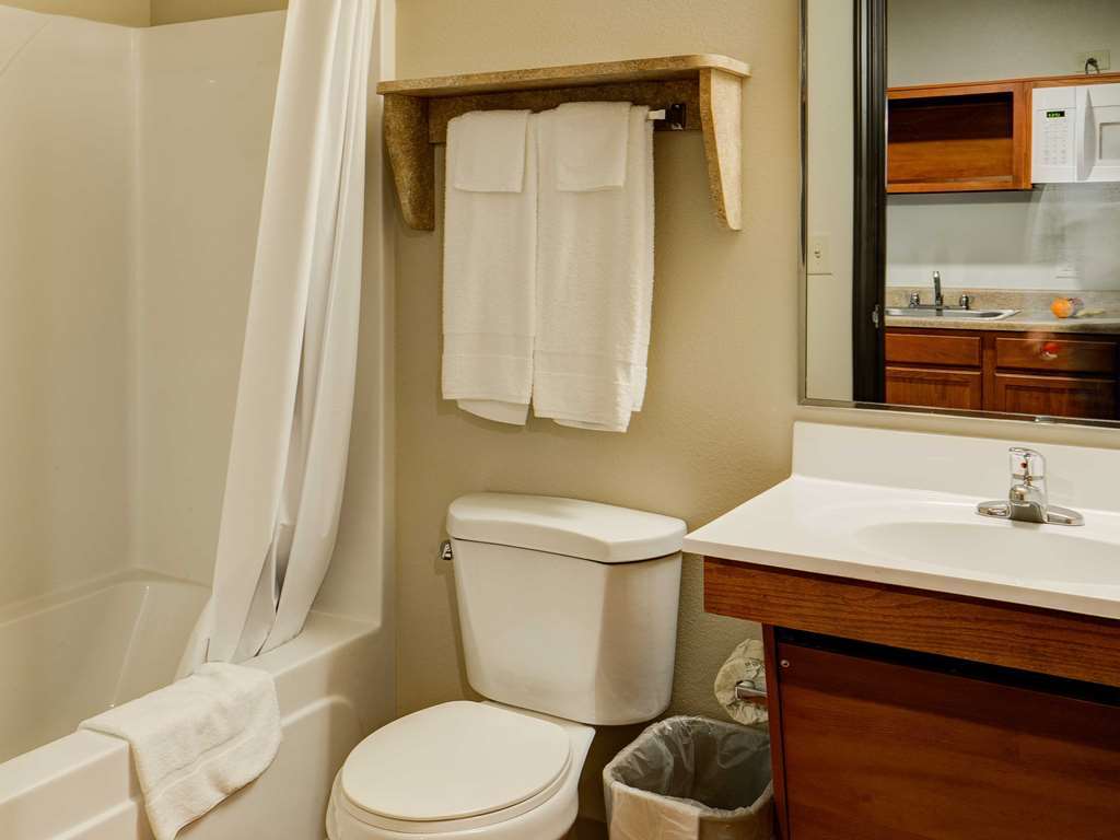 Woodspring Suites Louisville Clarksville Room photo